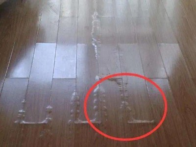 預(yù)防木地板表面起包的小妙招。